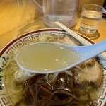 田中そば店 - キリッと冷たい清湯スープはほんのり節香る和風出汁