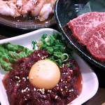 焼肉　啓 HIRO - さくらユッケ700円、ミスジ、ホルモン