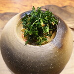 ル クーリュズ - さざえのソテー、長野でシェフが採ってきたウコギ、トマトとアンチョビのソース