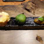 ル クーリュズ - 原田農園のトマトのてんぷら、知多豚のリエット、じゃがいものアンチョビ乗せ