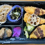 家庭の味 かーむ - おかず のみ 550円  鯵のカレースパイスフライ、牛蒡と牛肉と糸蒟蒻煮物、胡瓜とわかめ酢の物、茄子を揚げて味噌味に