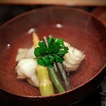 Akanezaka Oonuma - お椀は、鮎魚女・蕨・月山筍。吸い地の美味しさに思わず全部飲んでしまいそうになる。いけない、いけない。