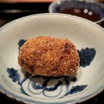 茜坂大沼 - ヤバい「猪のメンチカツ」！大沼さんらしく、一緒に山独活と行者大蒜、隠し味にお味噌、本当に良いお味です。 毎回いただきたいぐらいなんですけど ♡⁠(⁠Ӧ⁠ｖ⁠Ӧ⁠｡⁠)