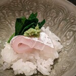 茜坂大沼 - 明石の鯛は、天然三つ葉とたっぷりの山葵で鯛茶。チリチリと火が入る瞬間をムービーに撮れば良かった。ずっと眺めていられたのに。