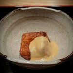 Akanezaka Oonuma - 桜海老の揚げ豆腐　もはや代名詞の揚げ豆腐は桜海老　ギリギリ固まるトロトロを口に運ぶと、桜海老の香ばしさが広がりました。