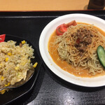 紅梅園 - 料理写真:Cのランチセット　坦々冷麺にした