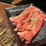 Yakiniku Tabehoudai Karubi To Tan - 1番美味しかったのは、やっぱりコレ。焼きすきカルビ！焼き焼きしてから卵に絡めていただく贅沢仕様。もちろんお代わりも出来ちゃいます！