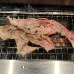 Yakiniku Tabehoudai Karubi To Tan - 薄切りのカルビは、焼きしゃぶカルビ。カルビって本当に美味しいよね(*´罒`*)