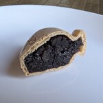 壺屋総本店  - 壺型最中（粒あん）　断面