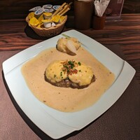 旬菜ステーキ処 らいむらいと - チーズハンバーグ200グラム③