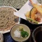 Soba Dokoro Kasane - 赤ピーマン天麩羅を既に食べてしまいました…