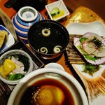 Kyoudo Ryouri Kadoya - 鯛のお刺身、フカの湯引き、じゃこ天、糸こんにゃくのでんぶのせ、吸い物と香の物。