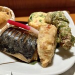 日本料理 きた山 - 「鯖の塩麹焼き」「生海苔入りだし巻き玉子」「芥子蓮根」「鮎のオイル漬け」「蛍烏賊の磯辺揚げ」