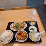 聚香楼 - 野菜炒めと唐揚げセットライス大盛