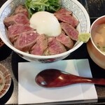 阿蘇庭 山見茶屋 - 料理写真:あか牛丼。想像通りの観光の味