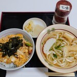 日乃出本店 - 令和6年5月 ランチタイム(12:00頃〜14:00)
ミニ丼セット 税込580円
ミニ玉子丼、ミニうどん、漬物