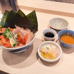 海鮮丼新太郎 - うまみ海鮮丼（竹）、トッピング赤えび+海苔（2枚追加）