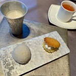 中国料理　翠陽 - 杏仁豆腐と小さなお菓子