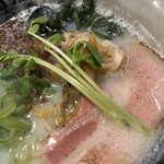 らーめん砦 - 貝白湯スープと麺、具材が合う