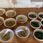 おふくろ亭 - 100円おかず
      2024/05/14
      ホル鍋定食 大飯 600円
      ✴︎選べる小鉢 温泉玉子
      チキンかつ 100円