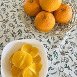 やっちょん広場 - 料理写真:yu家の実家では柑橘類はこうして剥いて食べるのよ。