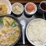 おふくろ亭 - 2024/05/14
      ホル鍋定食 大飯 600円
      ✴︎選べる小鉢 温泉玉子
      チキンかつ 100円