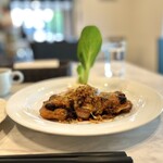 隠れ家キッチン NaNon. - シェフの気まぐれランチ、チキンソテーミートソースのせオーブンチーズ焼き