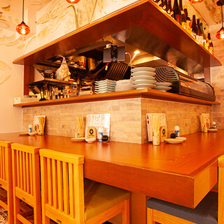 Easy access ◎ 30 seats in total, open kitchen restaurant that can be reserved for private use