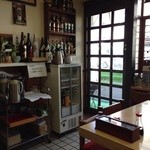 めし処 魚代Ⅱ - 201403　魚代　店内⇒セルフのお茶（左手）、入口（右手）