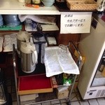 めし処 魚代Ⅱ - 201403　魚代　厨房小窓右手にある「セルフお茶」