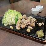 鶏屋むさし 浜松町店 - さつま知覧どり モモ焼き。美味し。