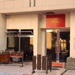 Biapabu Faizu - 広島電鉄袋町電停から徒歩1分の「Beer Pub phi's」さん
                        2011年開業、店主さんのワンオペ
                        外観はビル1階でガラス張り壁とガラス張り開戸扉、店内の様子が伺えるので入り易い佇まい