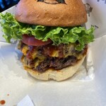 SHOGUN BURGER - ダブルチーズバーガー！¥2,380円！粗挽き肉で美味しい！思ったほど、汁出ない。