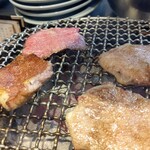 炭火焼肉ホルモンさわいし - 