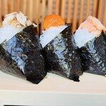 おむすび横丁 - おにぎり3種　¥1,000- 味噌汁付き