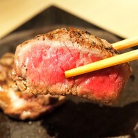 美食 個室・炭火焼・ワイン 縁 新宿店 - 黒毛和牛のフィレ肉溶岩焼き
