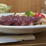 キッチン ブルー グローブ - 横から、斜めにカットされ肉厚です
