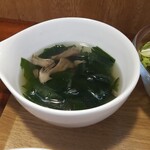 キッチン ブルー グローブ - わかめスープのアップ