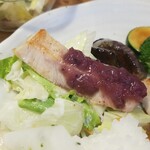 キッチン ブルー グローブ - さらたへロースソテーを乗せて、ご飯の代わりにする