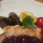 キッチン ブルー グローブ - 備え付け野菜のアップ