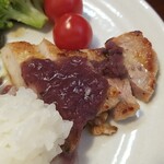 キッチン ブルー グローブ - 残り少ないロースソテー