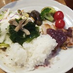 キッチン ブルー グローブ - 再びワンプレート、わかめと茸も乗せます