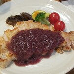 キッチン ブルー グローブ - 豚ロースソテーはデカイ！