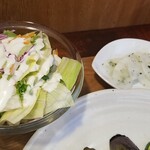 キッチン ブルー グローブ - サラダ、お新香のアップ