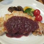 キッチン ブルー グローブ - 上から。大きいロースソテー！、ソースも山盛り！