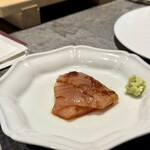 Tachiguizushi Jinjin - ヒラマサの玉ねぎ醤油漬け