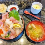 氷見回転寿司　粋鮨 - 料理写真:氷見づくし丼・大盛
