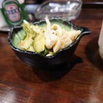 麺と串 翔吉 - お通し（鶏皮、きゅうり）