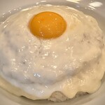 MOKUBAZA - チーズキーマカレー 〜 チーズをご飯が熱いうちに混ぜ合わせるのがよい。