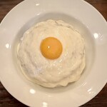 MOKUBAZA - チーズキーマカレー 〜上から見ると目玉焼きのような絵面